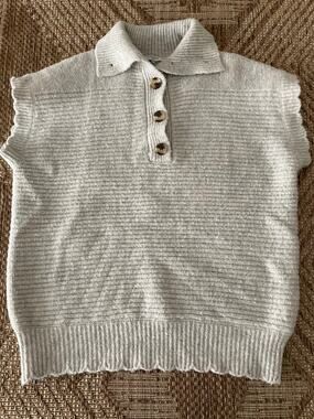 Frnch Sleeveless O/S pullover collared sweater vest oatmeal color